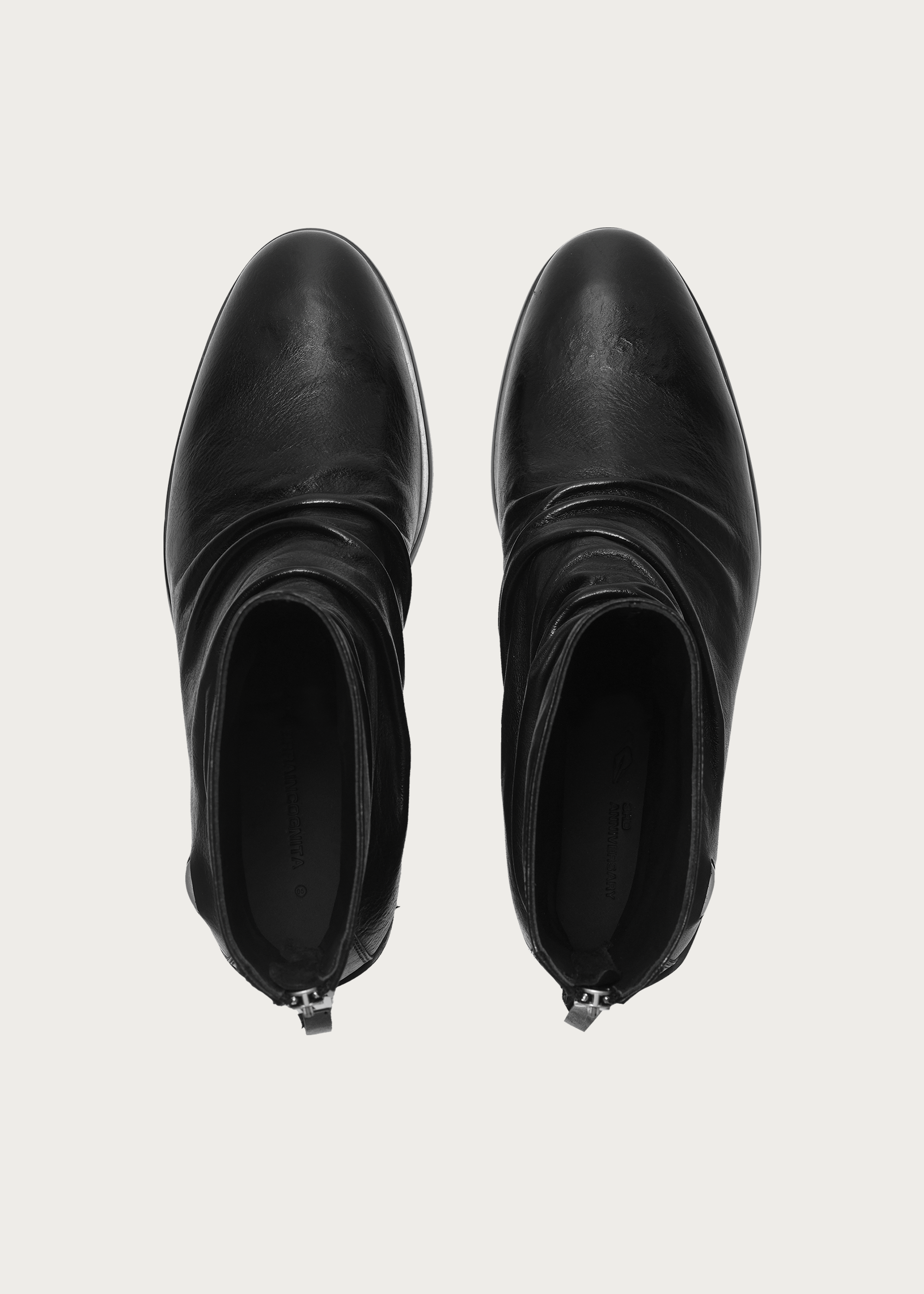 Wrinkle horsehide ankle boots outsole detail
