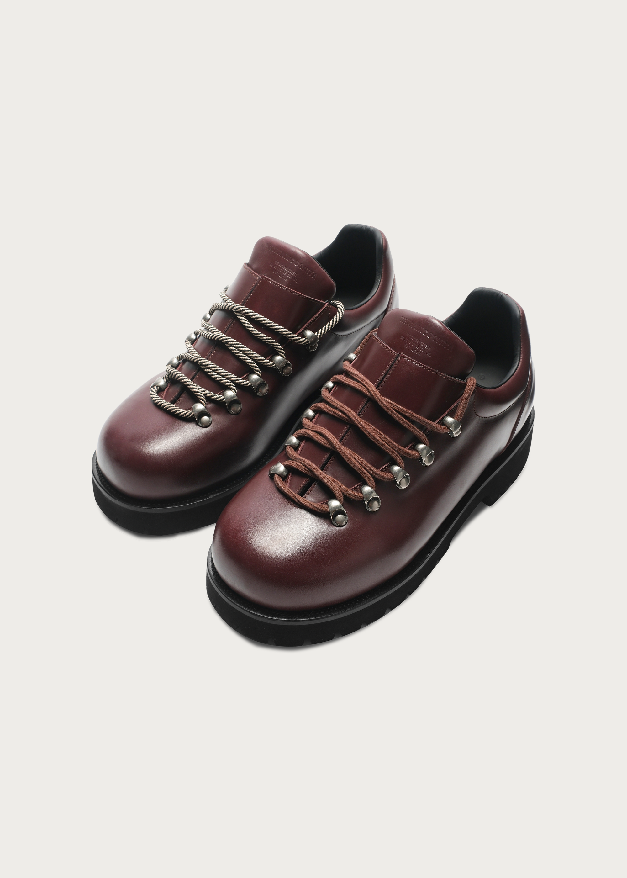 Outdoor-Inspired Leather Shoes Claret Red
