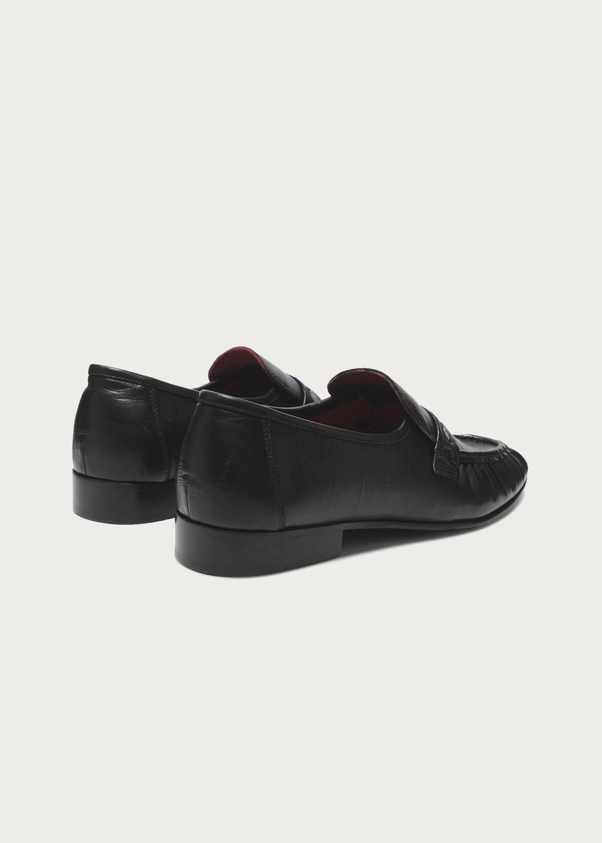 Vine-Engraved Loafers Elegant Black
