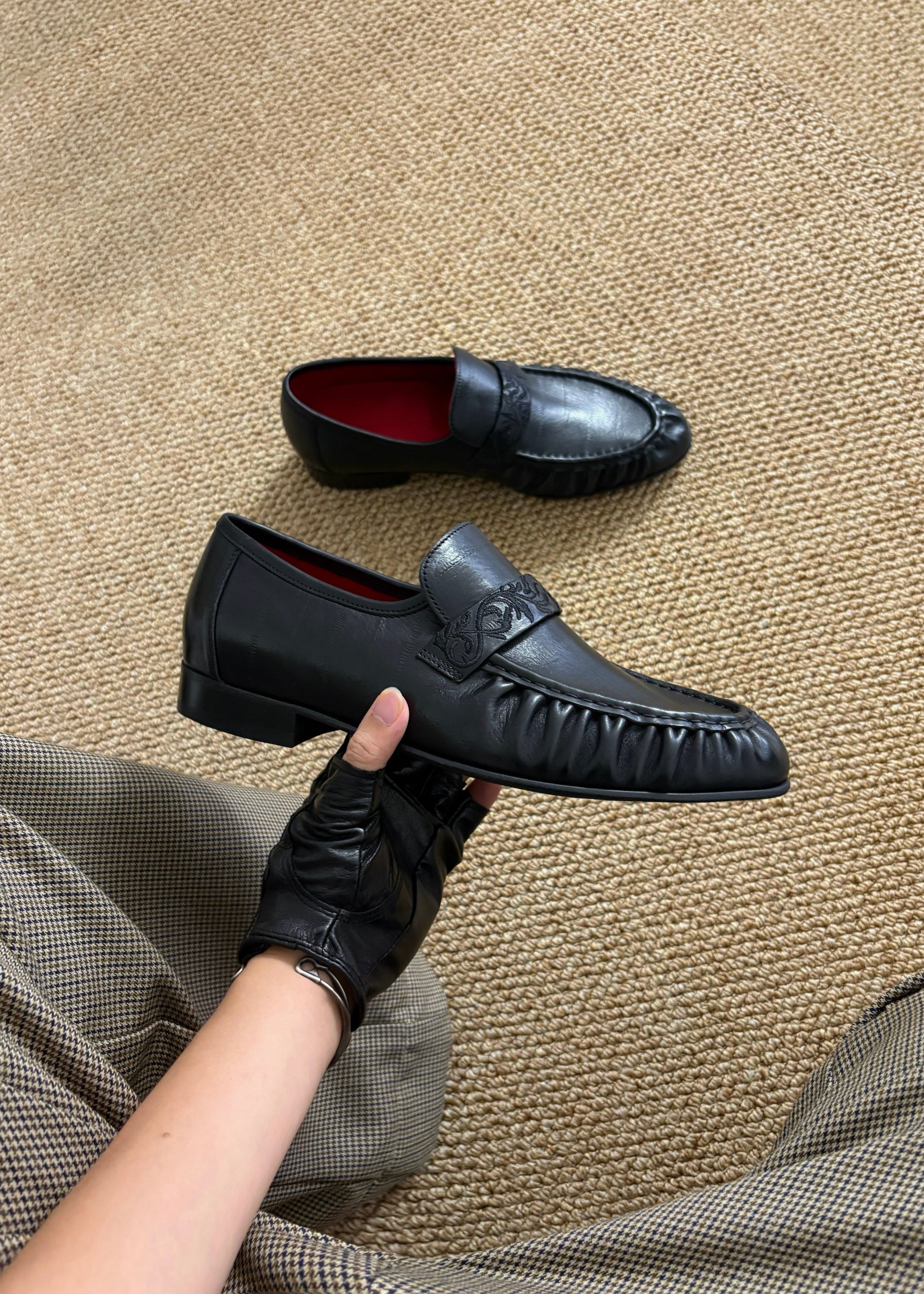 Vine-Engraved Loafers Elegant Black