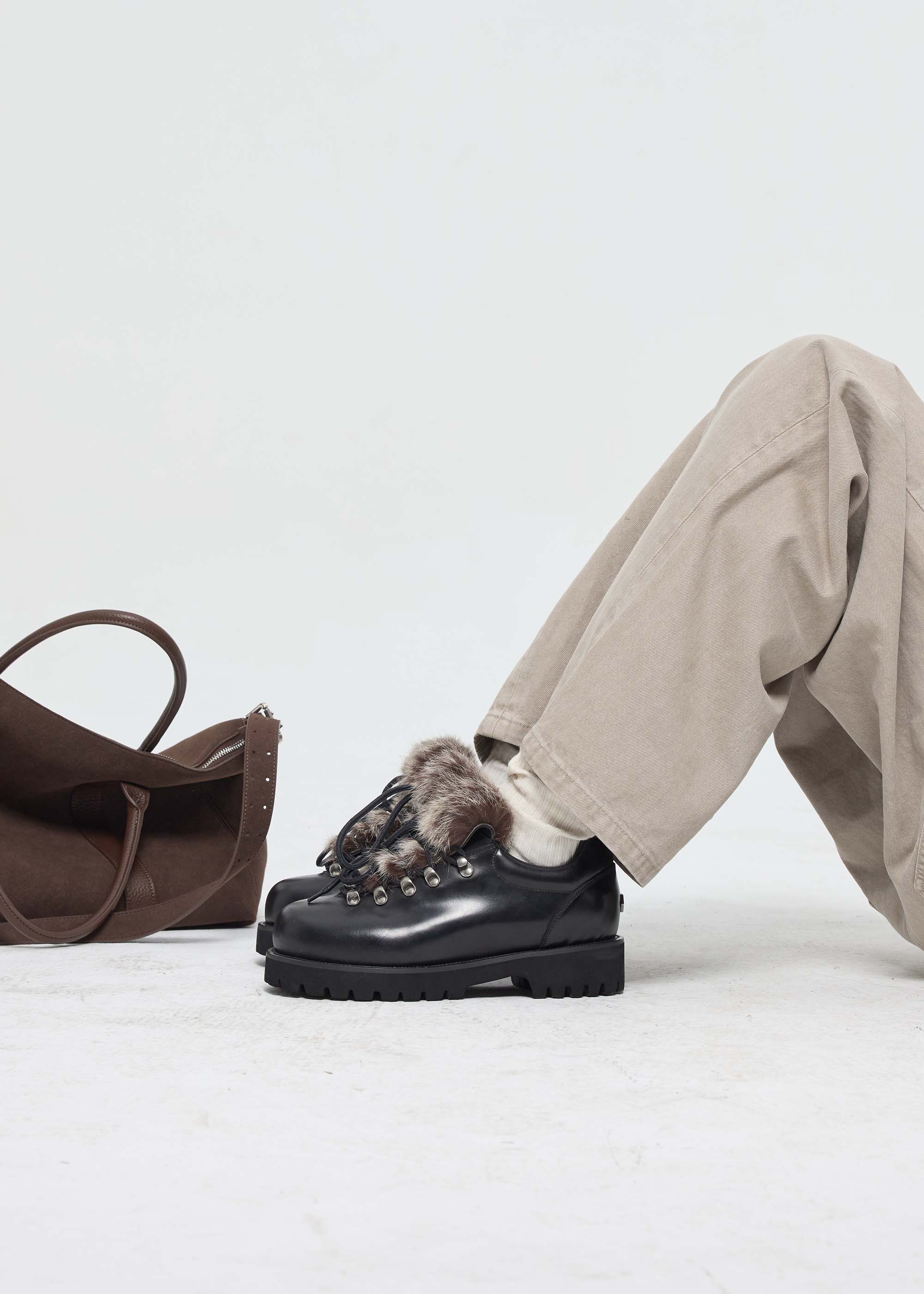 Outdoor-Inspired Leather Shoes Black
