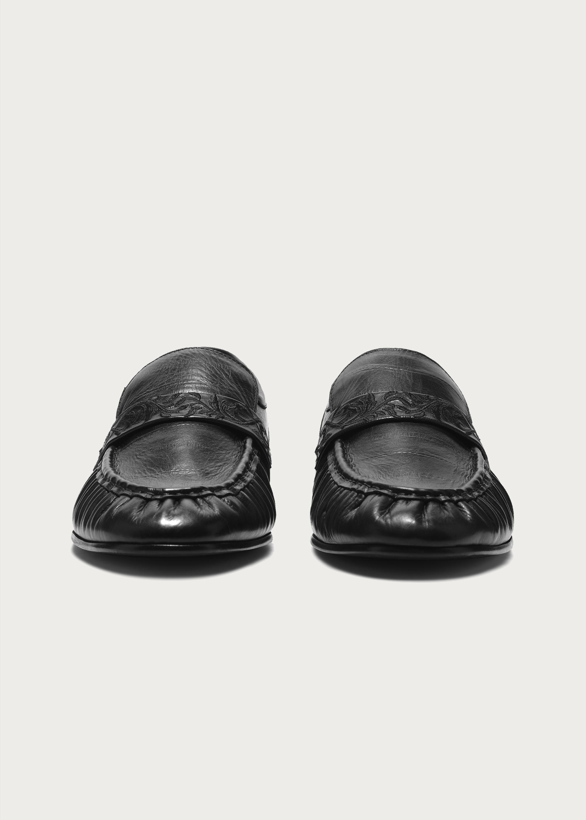 Vine-Engraved Loafers Elegant Black