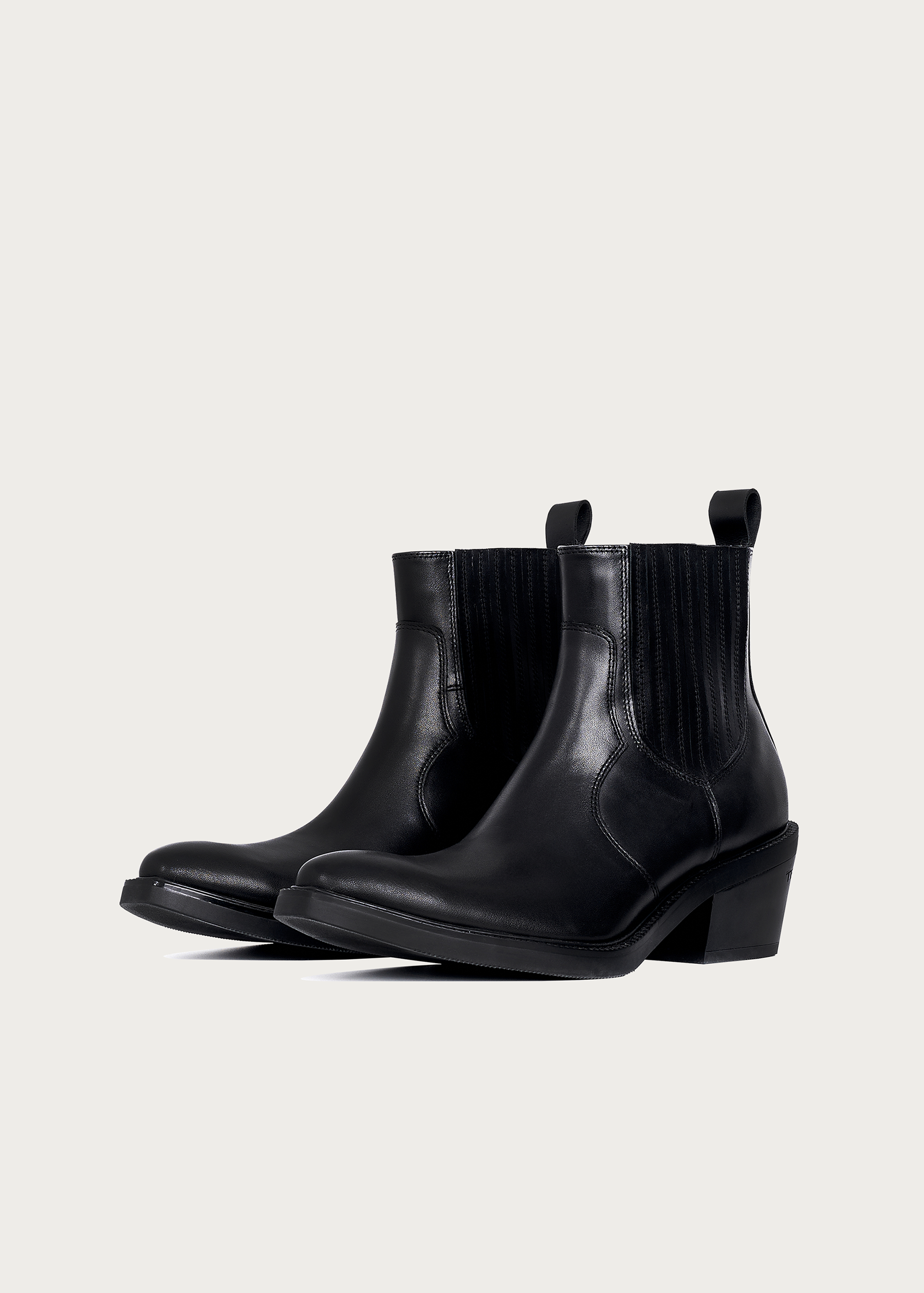 Pointed-Toe Calfskin Chelsea Boots Obsidian Black