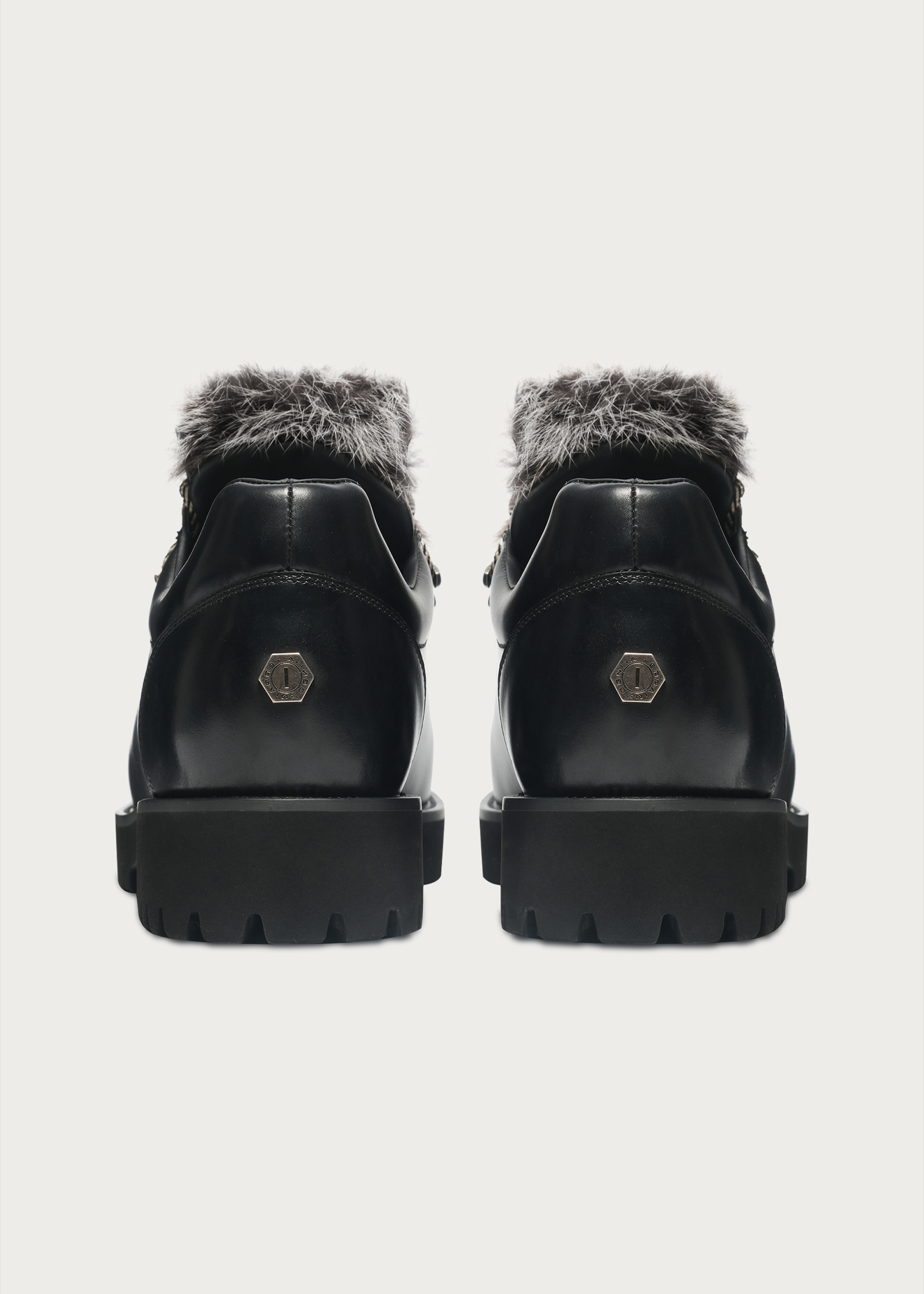 Outdoor-Inspired Leather Shoes Black