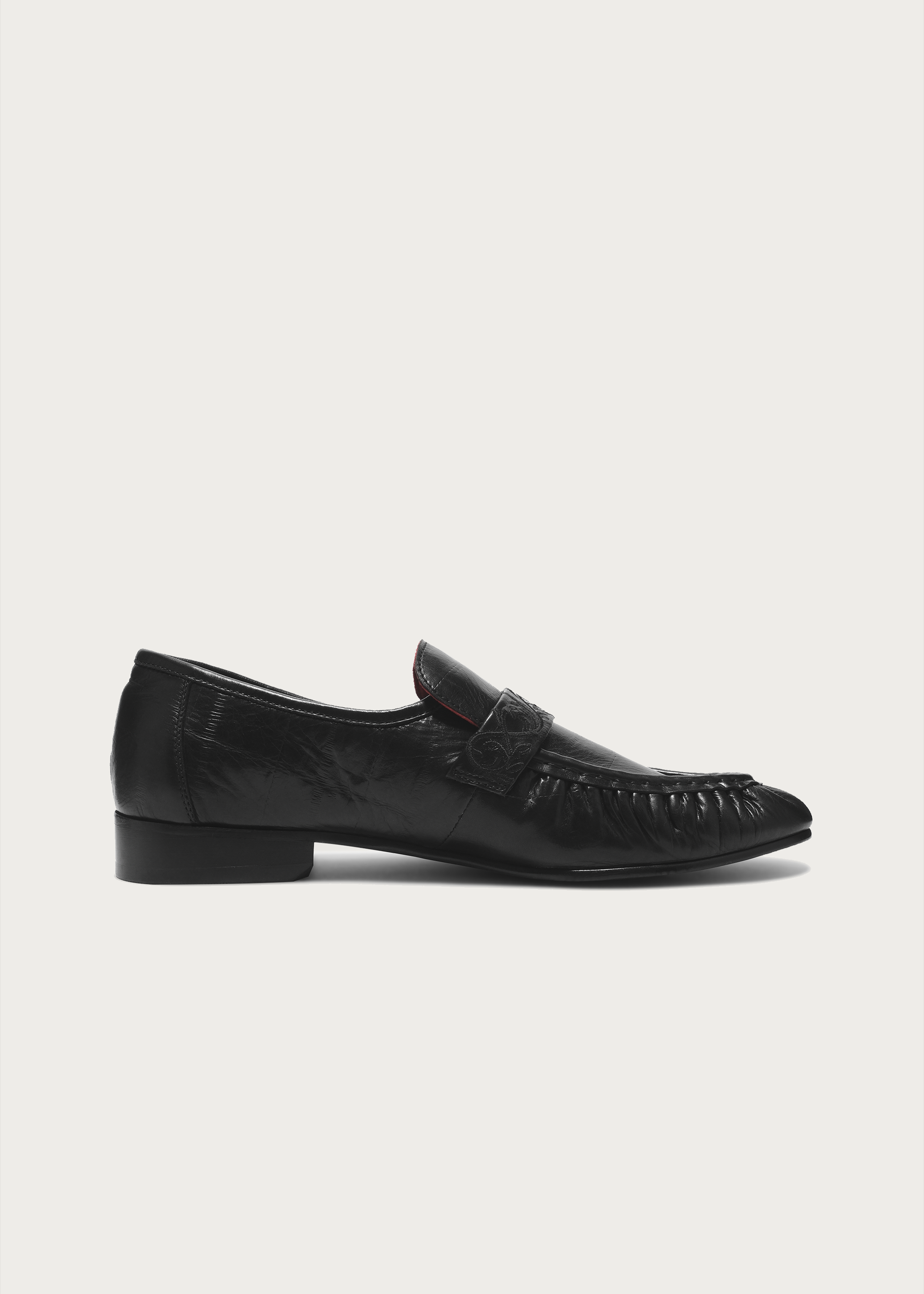 Vine-Engraved Loafers Elegant Black