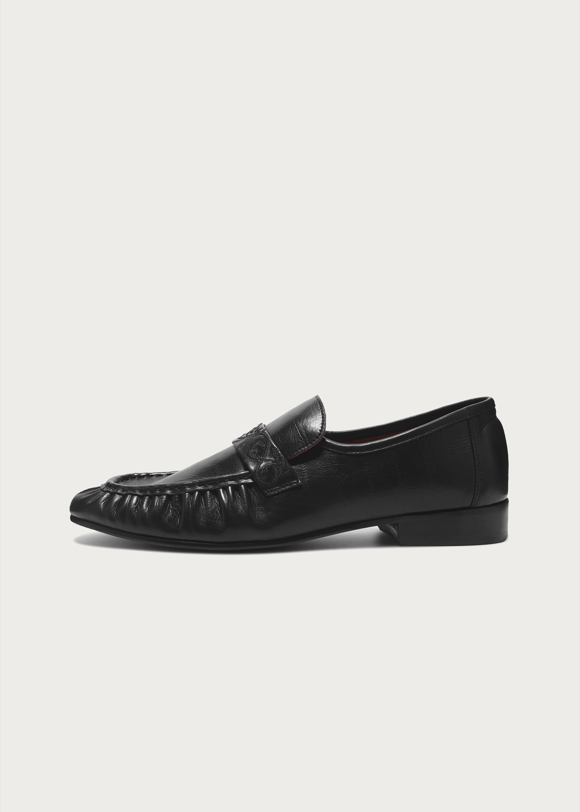 Vine-Engraved Loafers Elegant Black